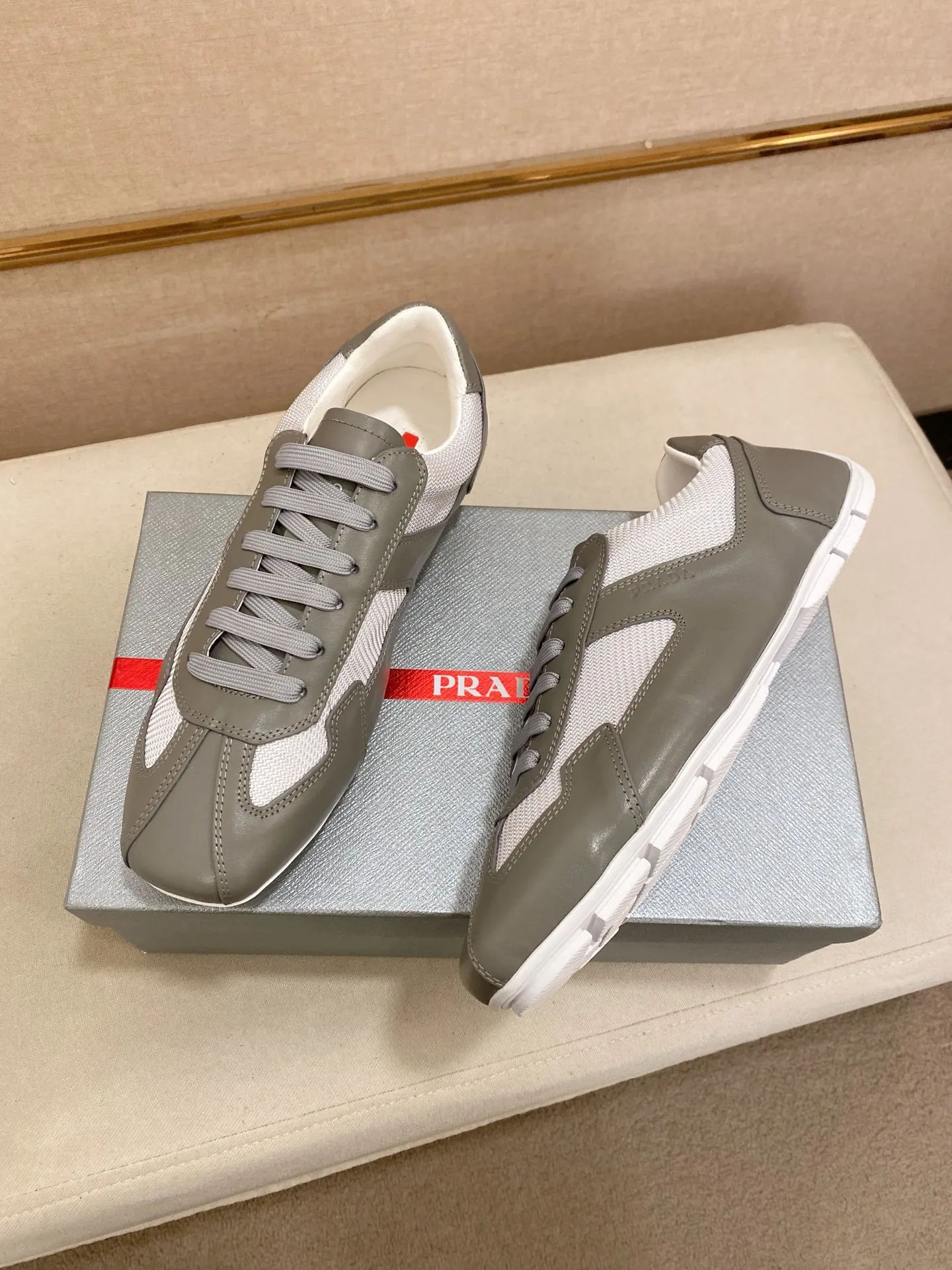 Men's shoes 💰 480💰 ✔️✔️✔️Top high version High-quality new PRADA (Prada) counters are launched at the same time. The new men's shoes and 😘fabrics are purely handmade in Niujing. Lining: Full cowhide lining. 👍🏿High-end☄️Open-molded non-slip rubber outsole, exquisite lines, simple and elegant, comfortable and high-end for leisure travel. Code number: 38-44. Can be customized45